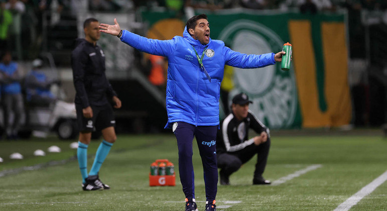 Abel Ferreira se irrita durante Palmeiras e Atlético-MG pela Libertadores no Allianz Parque