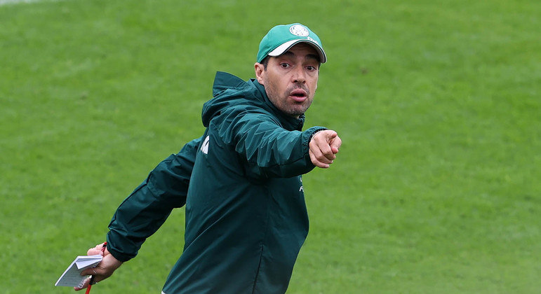 Abel Ferreira durante treino do Palmeiras