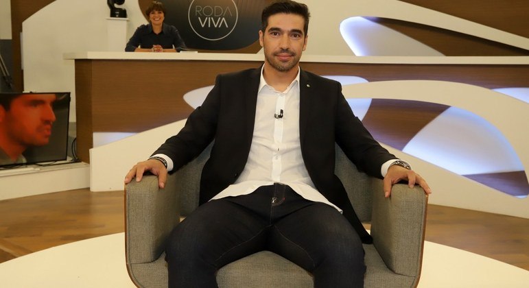 Técnico Abel Ferreira, do Palmeiras, foi entrevistado por jornalistas no programa Roda Viva