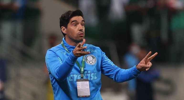 Abel Ferreira oriente seus jogadores na vitória do Palmeiras sobre o Táchira pela Libertadores