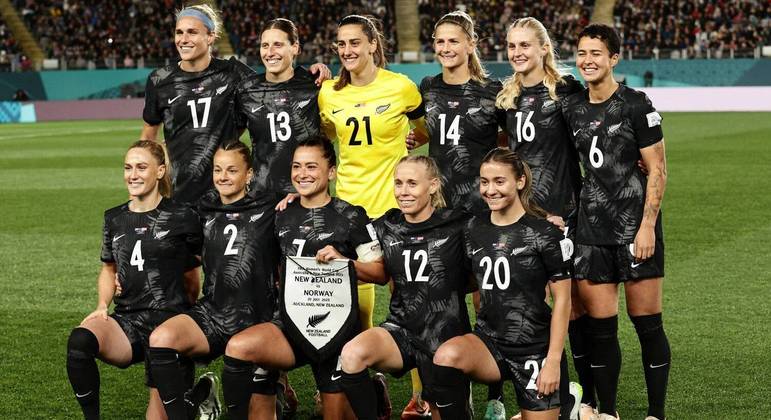 Anfitriã, Nova Zelândia disputou sua primeira partida de abertura em uma Copa do Mundo.