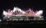 O fim da cerimônia de abertura contou com show de fogos de artifício na parte de fora do Al Bayt