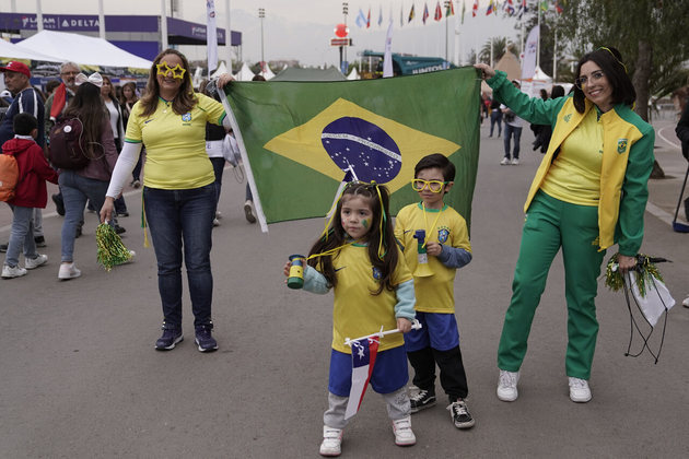 Brasileiros demonstraram apoio ao país antes do início da cerimônia