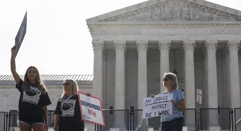 Mulheres participam de manifestação sobre aborto nos EUA