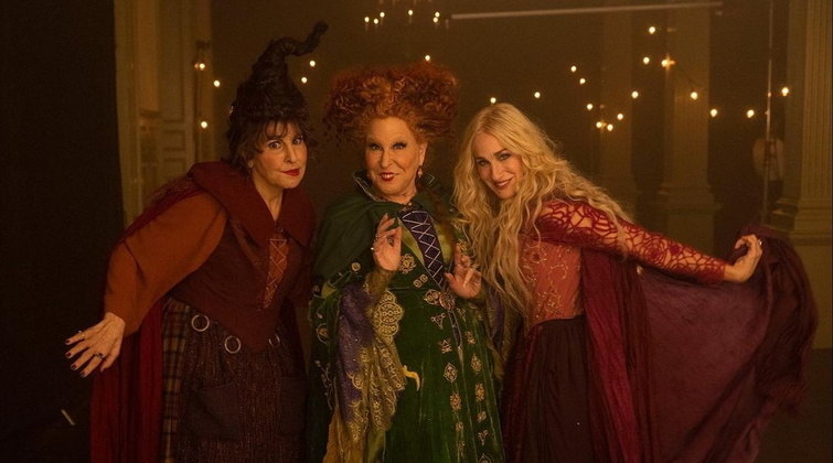 Abracadabra 2 — segundo semestre de 2022As bruxas devem estar soltas novamente a partir deste ano. Bette Midler, Sarah Jessica Parker e Kathy Najimy retornam a seus papéis como Winifred, Mary e Sarah Sanderson na continuação do sucesso de 1993. Ainda não há uma data exata de estreia, mas as gravações estão a todo o vapor e foi anunciado que o lançamento deve ser no outono do Hemisfério Norte, que vai de setembro a dezembro