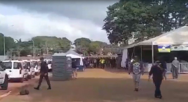 Ação do DF Legal para desmobilização do acampamento em frente ao QG do Exército em Brasília