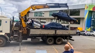 Secretaria de Segurança recolhe veículos abandonados em Sobradinho (SSP-DF/Divulgação)