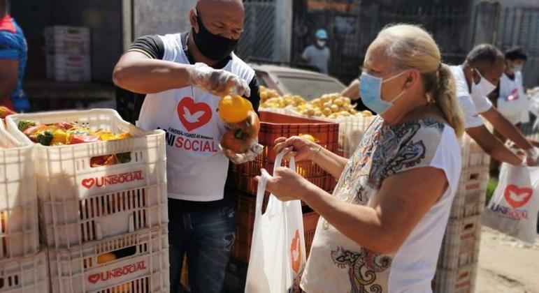 Família sem renda são atendidas pelo projeto Feira Social