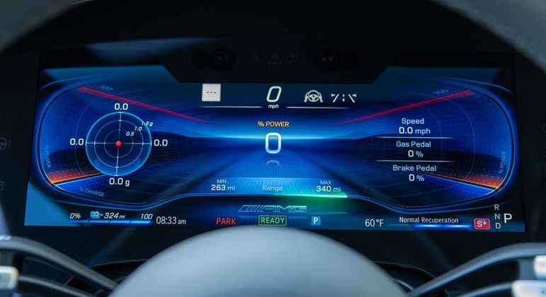 Painel digital tem customização e gestão de energia no EQS 53 AMG