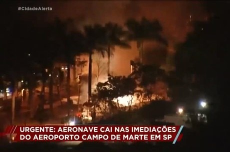 Avião caiu na Avenida Braz Leme, na Zona Norte de São Paulo