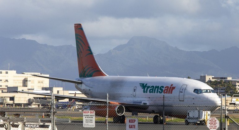 Avião de carga faz pouso de emergência no mar do Havaí - Vimarsana News