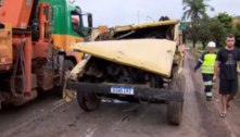 Caminhão tomba depois de motorista perder o controle da direção em Betim (MG)  