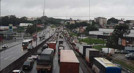 Acidente causou congestionamento de 4 km no sentido Belo Horizonte