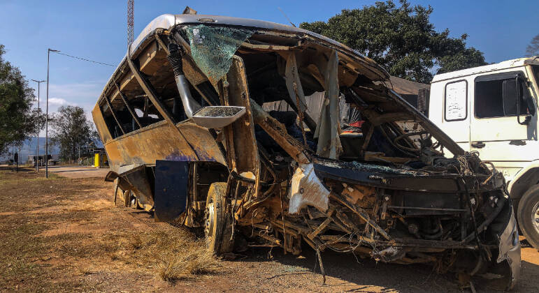 Membros de duas torcidas organizadas do clube voltavam a São Paulo na madrugada de domingo - após assistirem ao empate entre Corinthians e Cruzeiro, em Belo Horizonte - quando o ônibus atingiu um barranco e tombou na Rodovia Fernão Dias, próximo de Brumadinho. Dos 43 torcedores que estavam no veículo, 27 ficaram feridos e outros sete morreram. Segundo a ANTT (Agência Nacional de Transportes Terrestres), o ônibus estava irregular