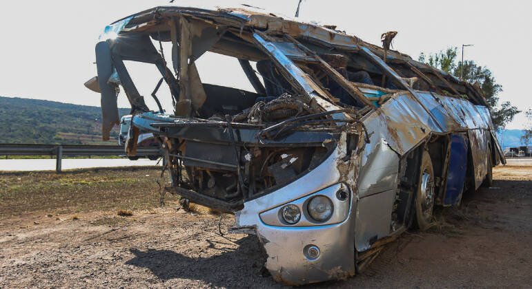 Ônibus com torcedores do Corinthians sofre acidente e deixa 7 mortos