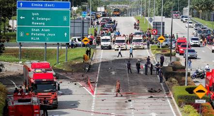 Queda de avião deixou ao menos dez mortos na Malásia