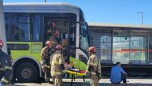 Acidente entre dois ônibus do Move deixa 27 feridos em BH