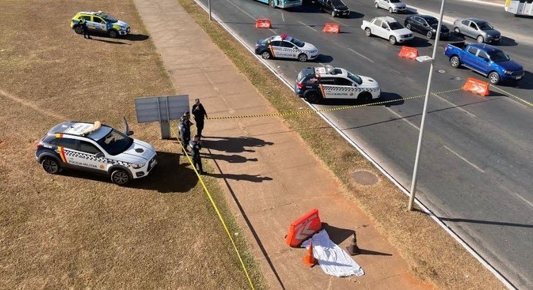 Corpo de Gisele na aguarda transporte após acidente fatal