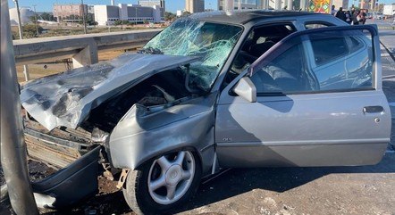 Carro que atingiu Gisele e outras pessoas ficou destruído