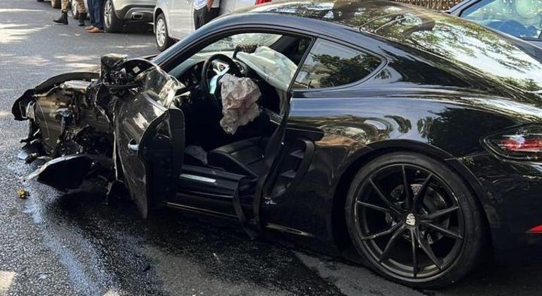 Uma pessoa foi atropelada; carro de luxo é avaliado em R$ 450 mil