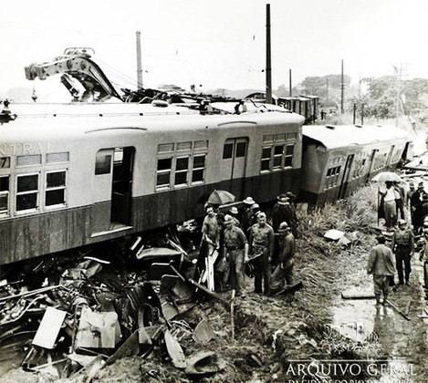 Acidentes de trem também causaram tragédias no Rio de Janeiro. Foram 4 em apenas 15 meses, em 1958 e 1959. Os mais graves foram a colisão de dois trens entre as estações da Mangueira e São Francisco Xavier, com 115 mortos e 300 feridos; e a batida de dois trens em Paciência, com 62 mortos e 100 feridos.