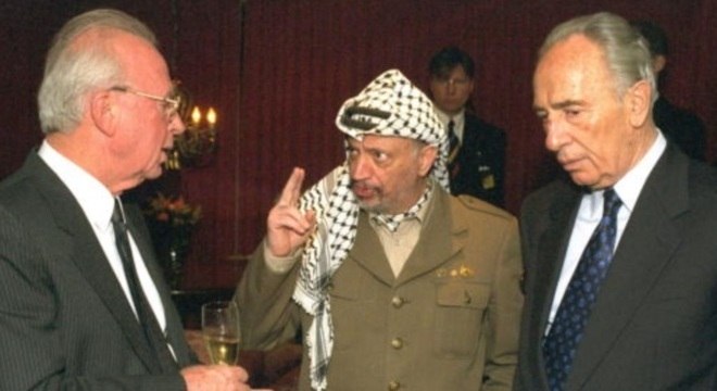 Rabin conversa com Arafat e Peres ouve