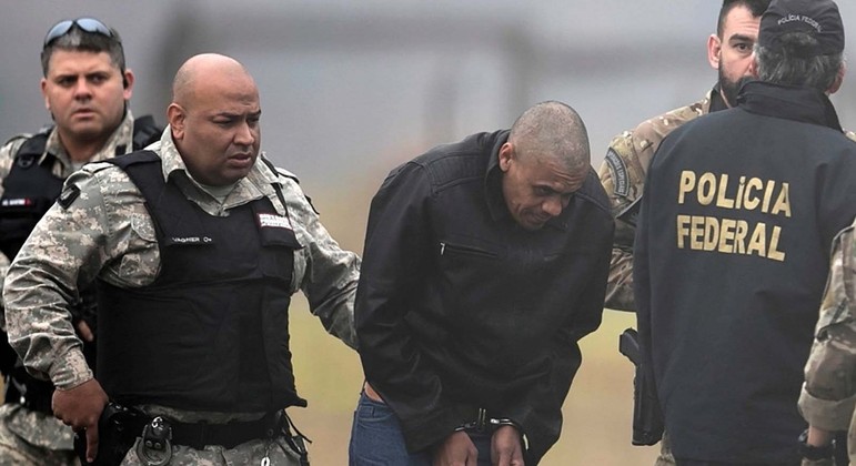 Adélio Bispo de Oliveira durante transferência após ser preso pela Polícia Federal