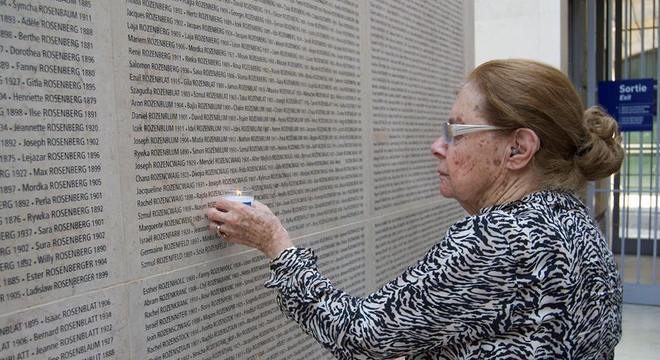 Charlotte Adelman conseguiu localizar nomes da mãe no Museu do Holocausto