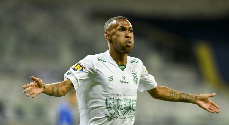 Ademir, de graça, no Atlético. A gota d'água contra Anderson Barros, em 2022, no Palmeiras