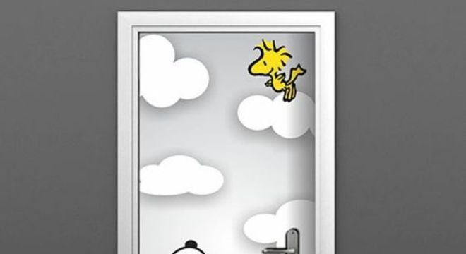 adesivo de porta - porta com adesivo do snoop 