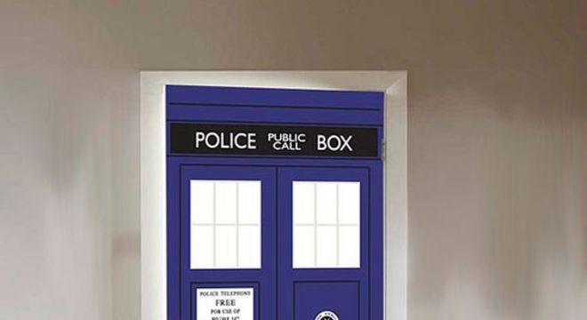 adesivo de porta - porta com adesivo doctor who 