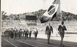 Primeiro bicampeão olímpico da história brasileira (1952 e 1956), Adhemar Ferreira da Silva foi o porta-bandeira nos Jogos de Roma, em 1960. Ele levou os dois ouros no salto triplo.
