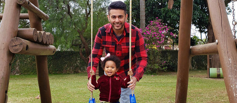 Porfírio e a pequena "coisa toda linda" Larissa (Arquivo pessoal)