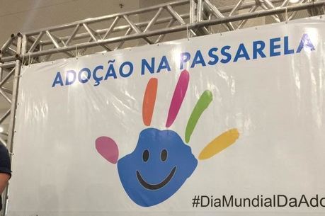 Evento 'Adoção na Passarela' aconteceu nesta terça (21)