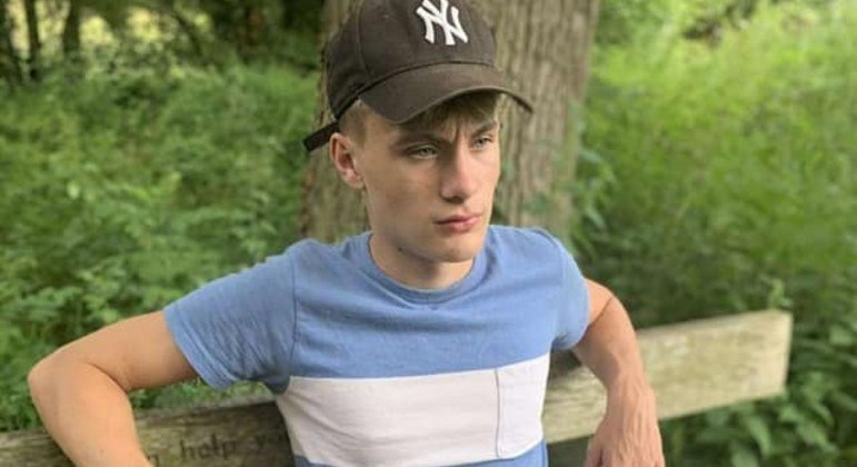 Lewis Roberts, 18, recuperou os sinais vitais antes de ter os órgãos retirados em cirurgia