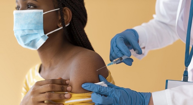 Agência disse que é preciso se concentrar em distribuir vacinas de forma igualitária