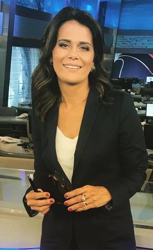 Adriana Araújo estreia no "Repórter Record Investigação"