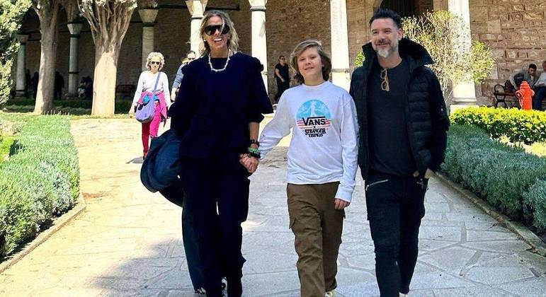 Adriane Galisteu e Alexandre Iódice com o filho Vittorio