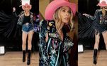 No dia seguinte, Galisteu escolheu jaqueta de parar a boiada! A loira vestiu peça customizada com franjas longas e desenhos coloridos. Para compor o look, shorts jeans, botas pretas e chapéu rosa 