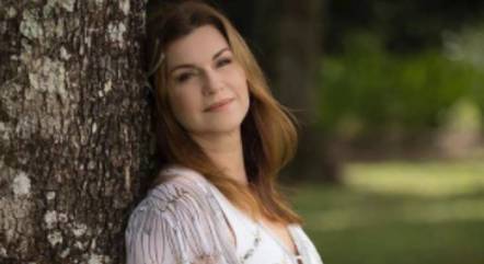 "Todas as Garotas em Mim" seria  o próximo trabalho de Adriana Garambone na Record