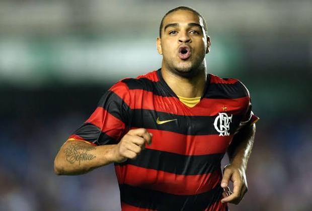 Adriano (2009) – A segunda passagem de Adriano pelo Flamengo foi histórica. O atacante chegou com clima de empolgação, mas, ao mesmo tempo, sob a desconfiança de parte da torcida. Na primeira temporada, comandou a equipe rumo ao título do Brasileirão e entrou de vez para o hall de ídolos rubro-negros