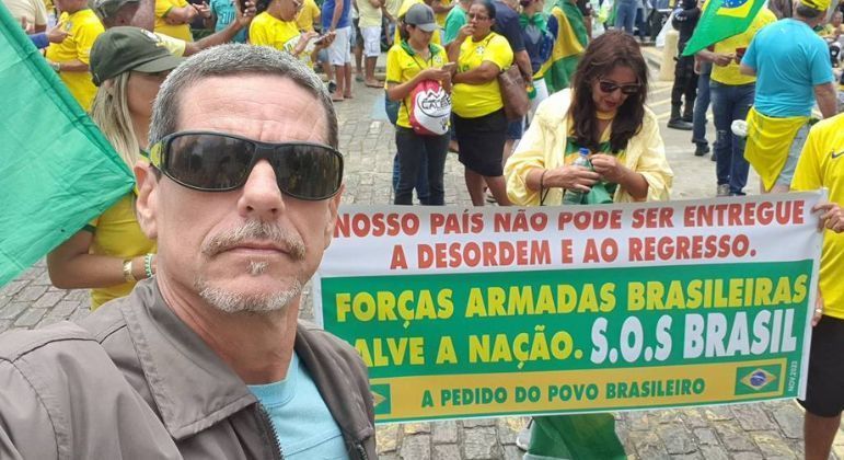 Adriano Castro nas manifestações extremistas que aconteceram em Brasília
