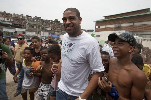 Em 2008, Adriano se sentia perseguido pela imprensa italiana e estava sobrecarregado com a pressão de Mourinho, técnico da equipe na ocasião: 'Não aguentava mais. Não conseguia mais jogar com aquela paixão. Daí fui convocado para a Seleção Brasileira e, antes de sair, o Mourinho falou: 'Você não volta mais'. 'É, você já sabe.' E não voltei mais.', contou o craque, que logo em seguida disse: 'Sim, talvez eu tenha desistido de milhões. Mas quanto vale a sua paz de espírito? Quanto você pagaria para ter de volta a sua essência?'