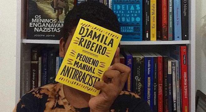 Adriel já leu "Pequeno Manual Antirracista", de Djamila Ribeiro