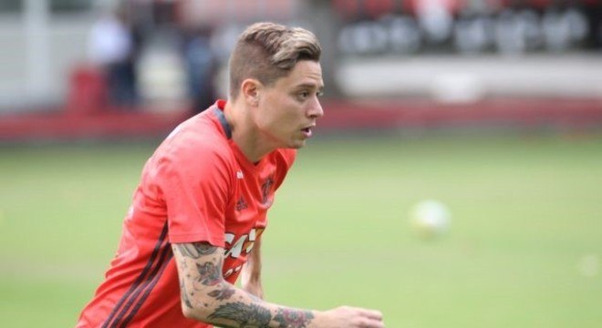 Criado na base do Flamengo, Adryan era chamado de "Novo Zico" quando subiu ao profissional do Rubro-Negro