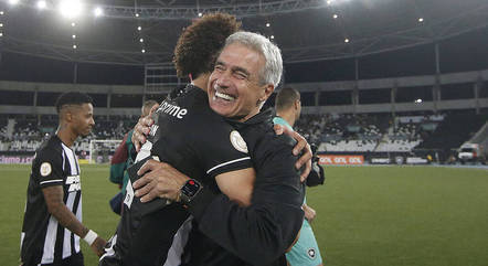 Luis Castro foi o melhor técnico do Brasileirão em maio