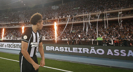 Adryelson, zagueiro do Botafogo