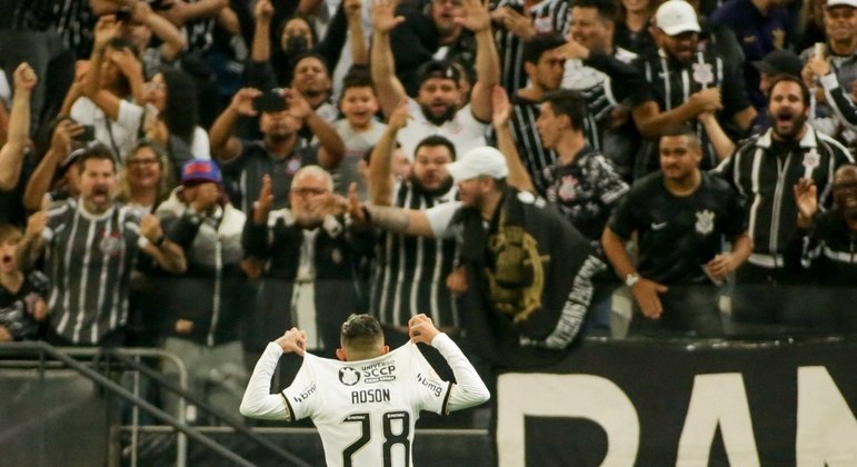 Adson marcou 13 gols e deu oito assistências, mesmo não sendo titular absoluto. Tinha muito a crescer