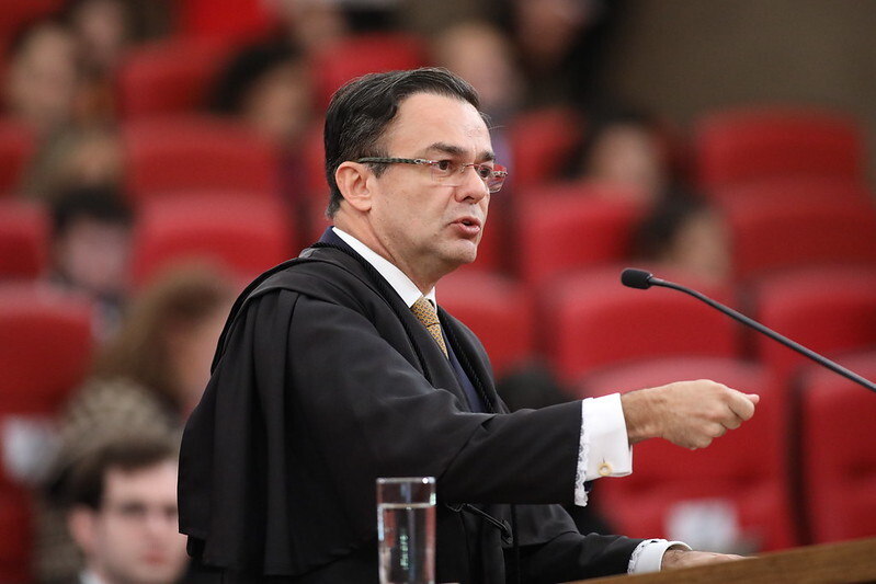 Advogado do PDT, de acusação, no julgamento de Bolsonaro no TSE