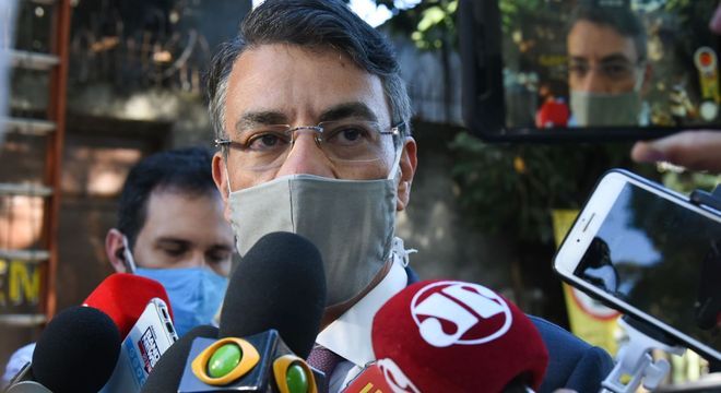 Advogado vai pedir transferência de Queiroz para batalhão da PM ...